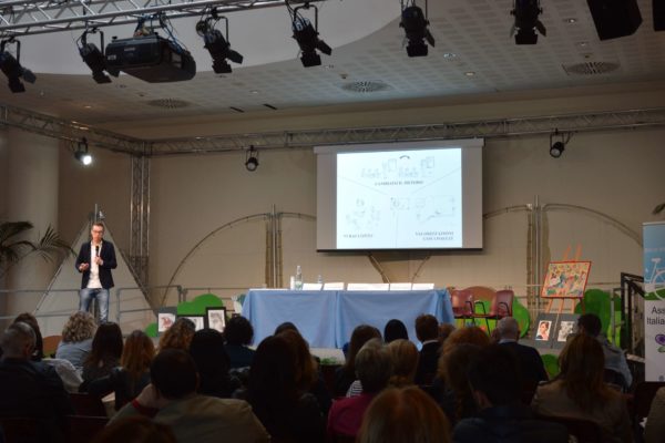 6 maggio 2017 convegno "Dove ci troviamo? A scuola" presso Palazzo Gran Guardia, Verona (VR). Tra i relatori Filippo Barbera.